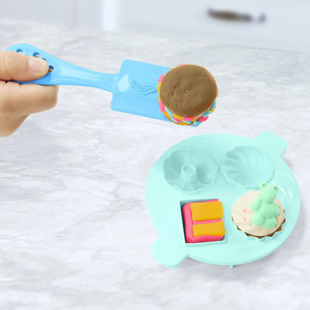 PLAY DOH - KITCHEN CREATIONS ROBOT PATISSIER