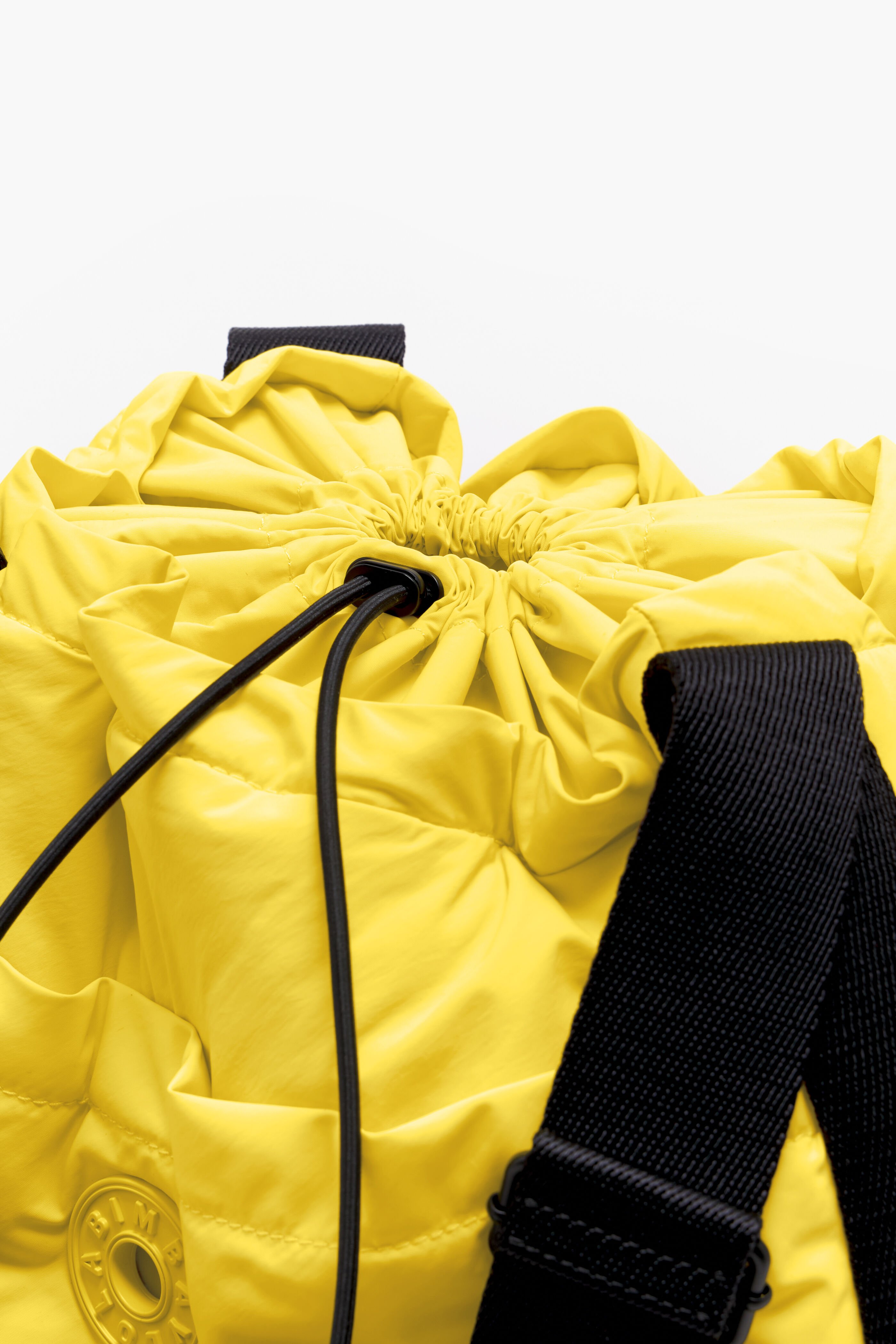 Saco grande de náilon amarelo com cordão