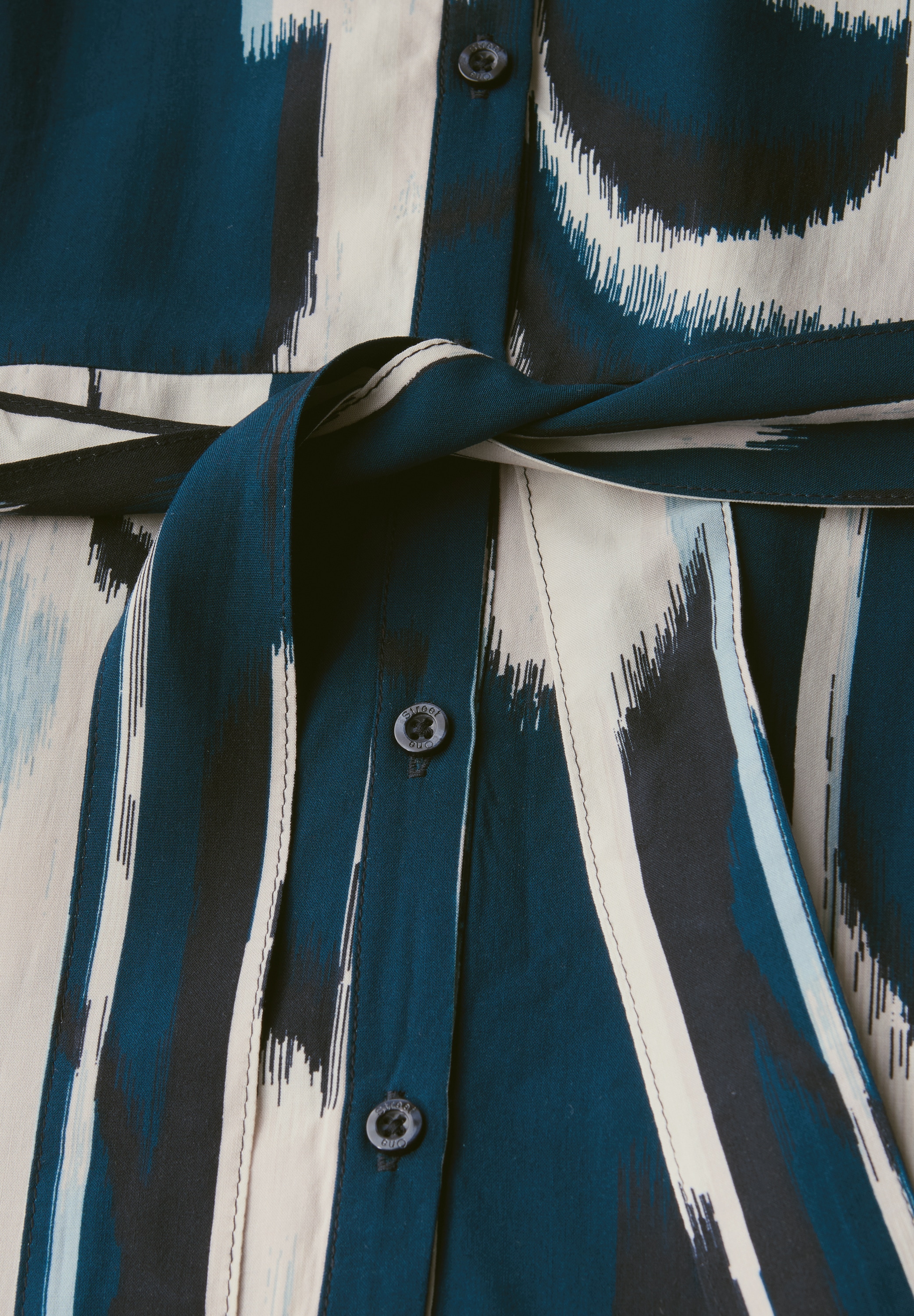 STREET ONE Midikleid Eingrifftaschen mit grafischem Muster und ärmellos