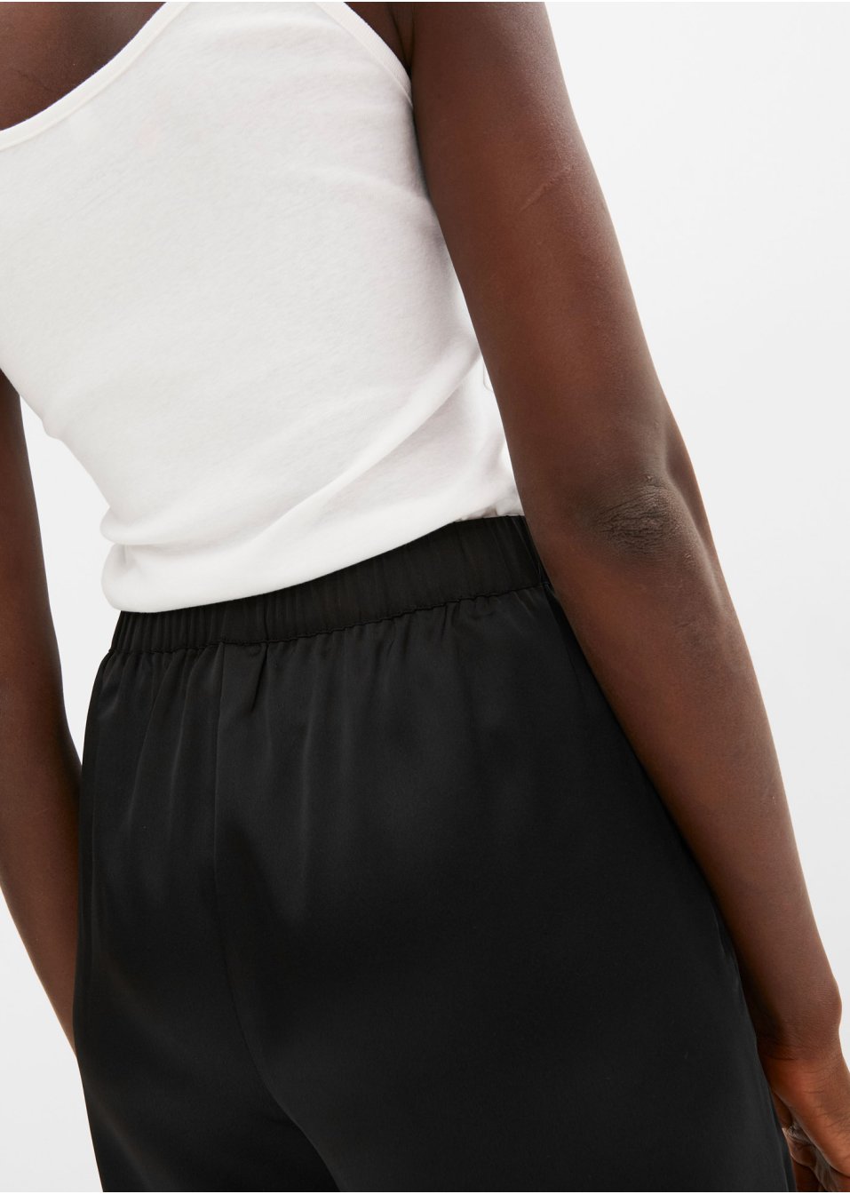 Pantalon en satin avec fentes