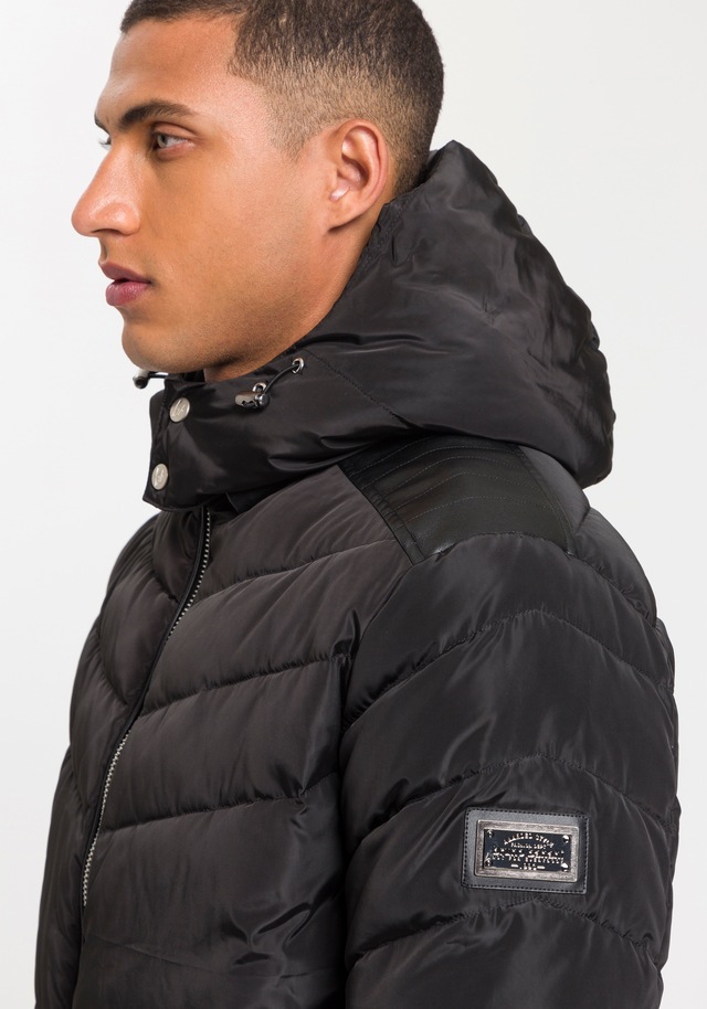 Bruno Banani Blouson mit Kapuze aus schnelltrocknendem Material,  trendiger Stil
