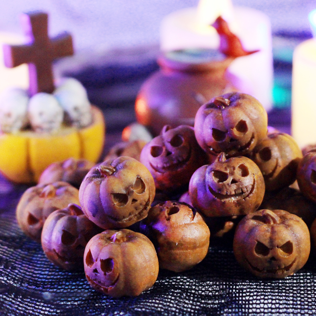 (20er Set) Miniatur Halloween Deko Mini Kürbis Grusel Party Tischdekoration Bastel Zubehör für Kreative DIY Projekte - Orange