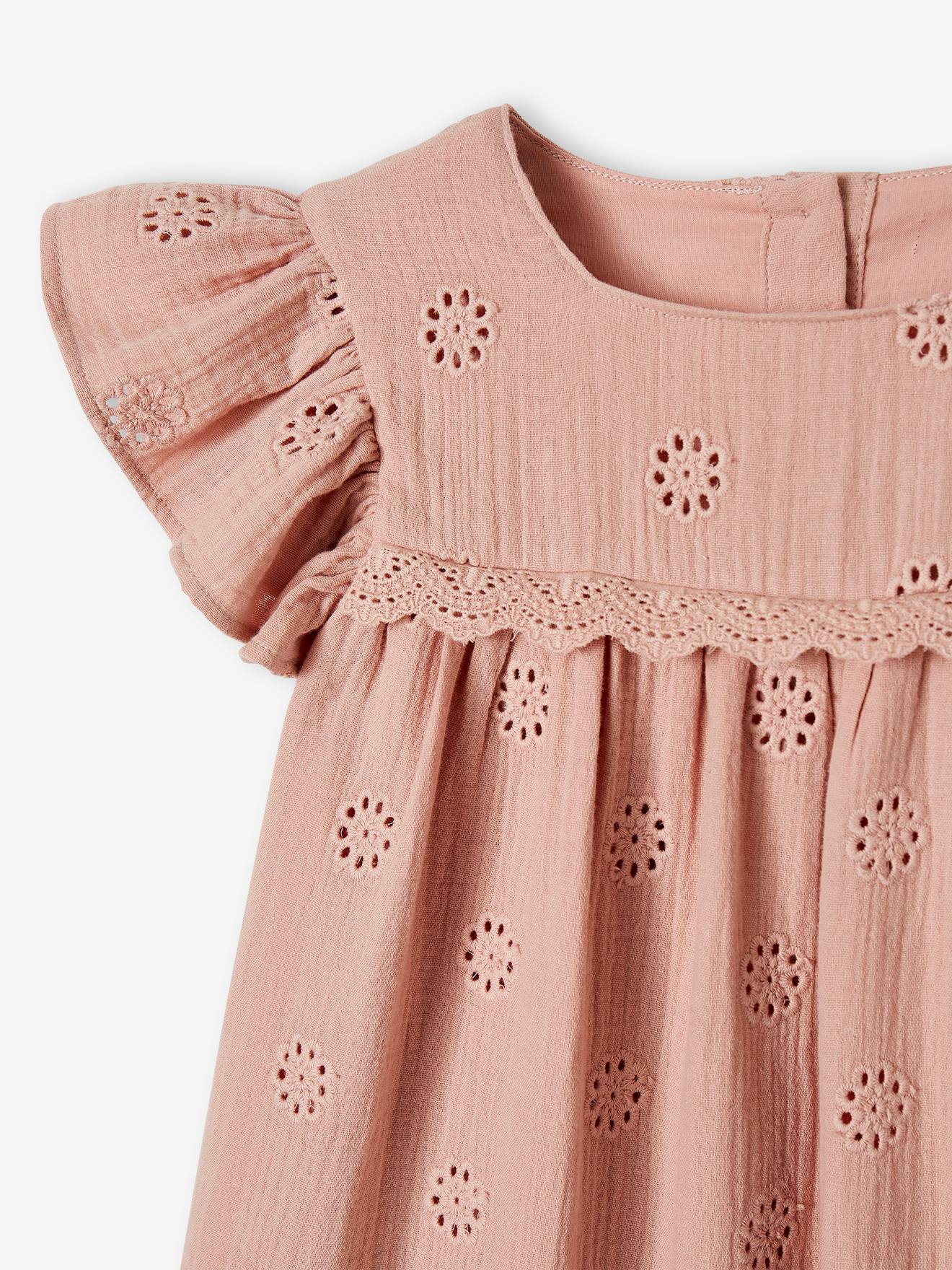 Vestido infantil em chiffon de algodão azul claro com bordado floral.