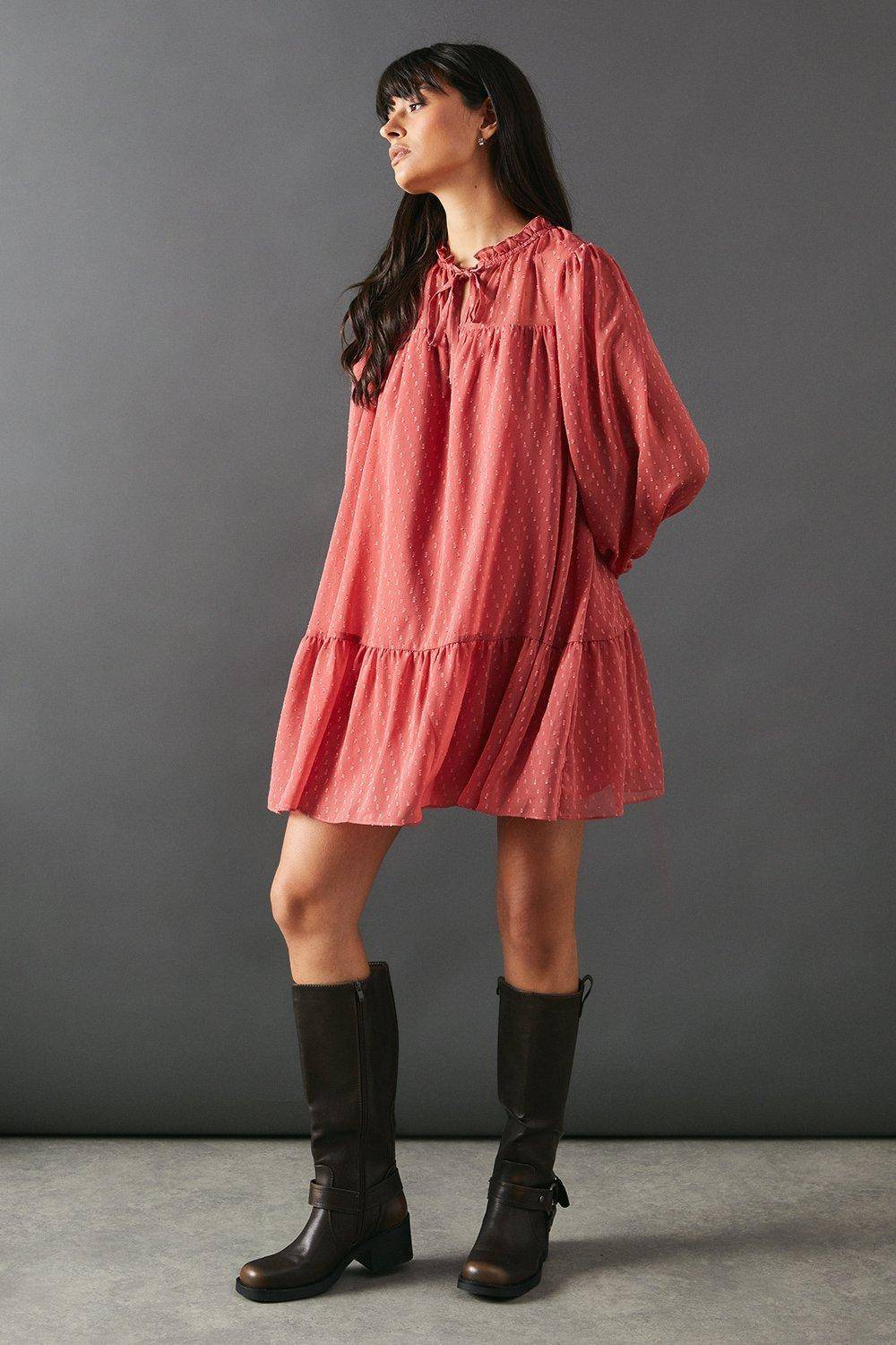 Warehouse Robe Smock Mini à Ourlet Tombant en Mousseline Dobby avec Col Noué