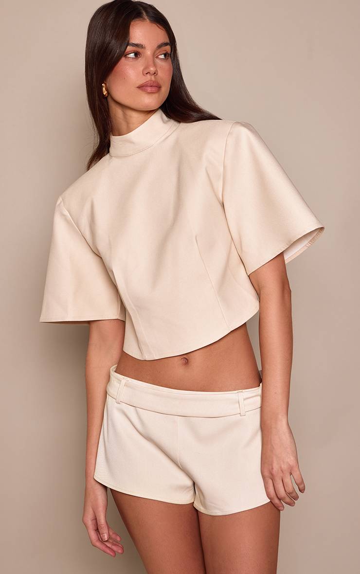 Crème Short Taille Basse À Détail Boutonné