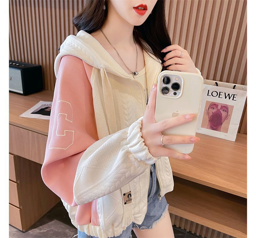 Jewie - Oversized hoodie met geborduurde letters en tweekleurige rits
