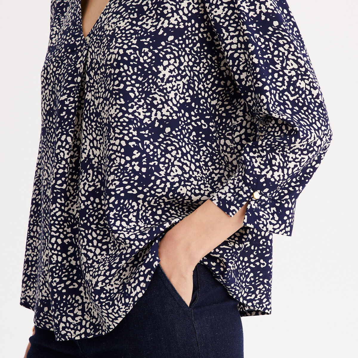 ANNE WEYBURN<br>Blusa estampada com decote em V e mangas 3/4