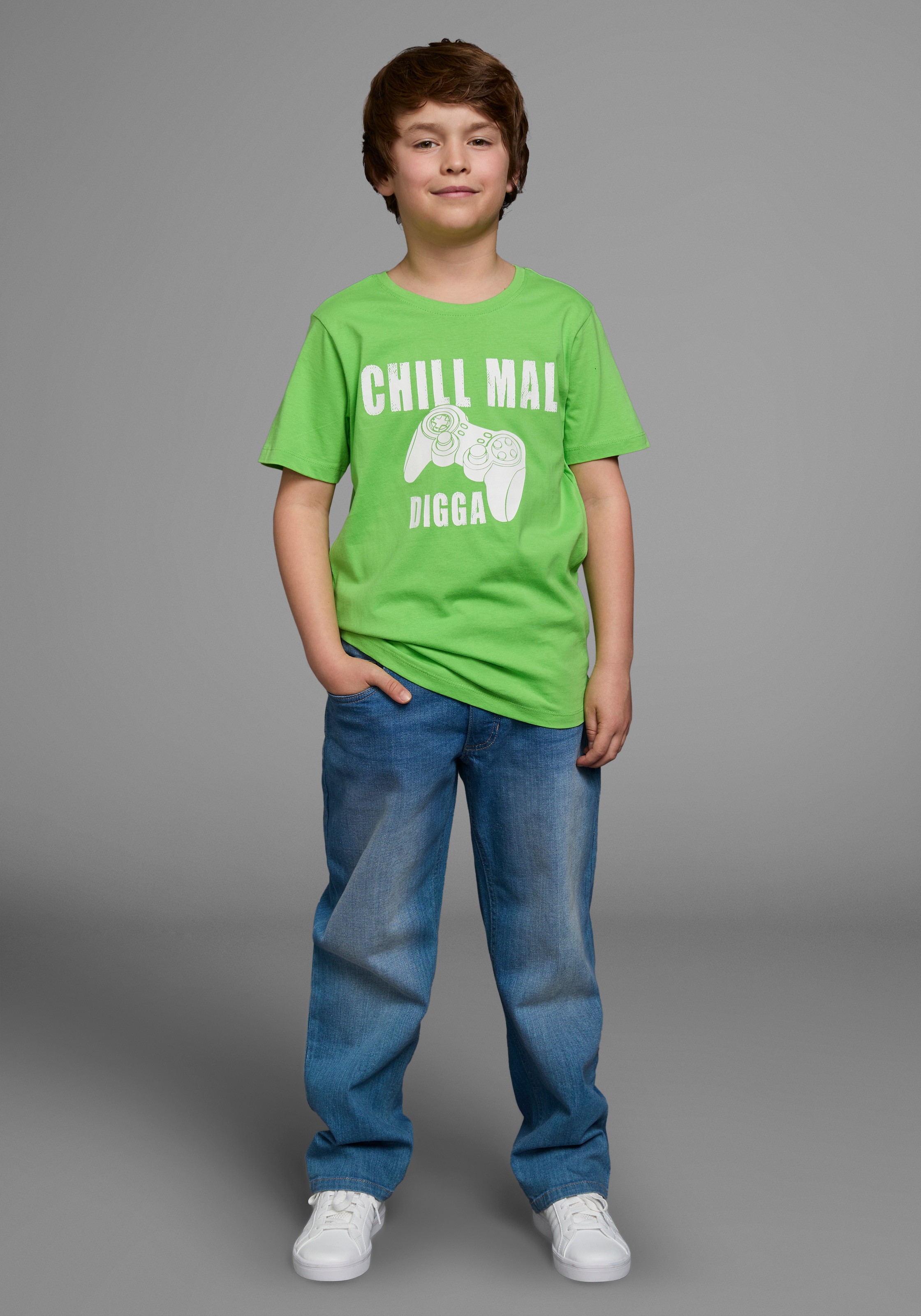 KIDSWORLD T-Shirt »Mit Spruch: CHILL MAL«, Kurzarm,  Basic-Stil,  mit coolen Schriftzügen,  Rundhalsausschnitt