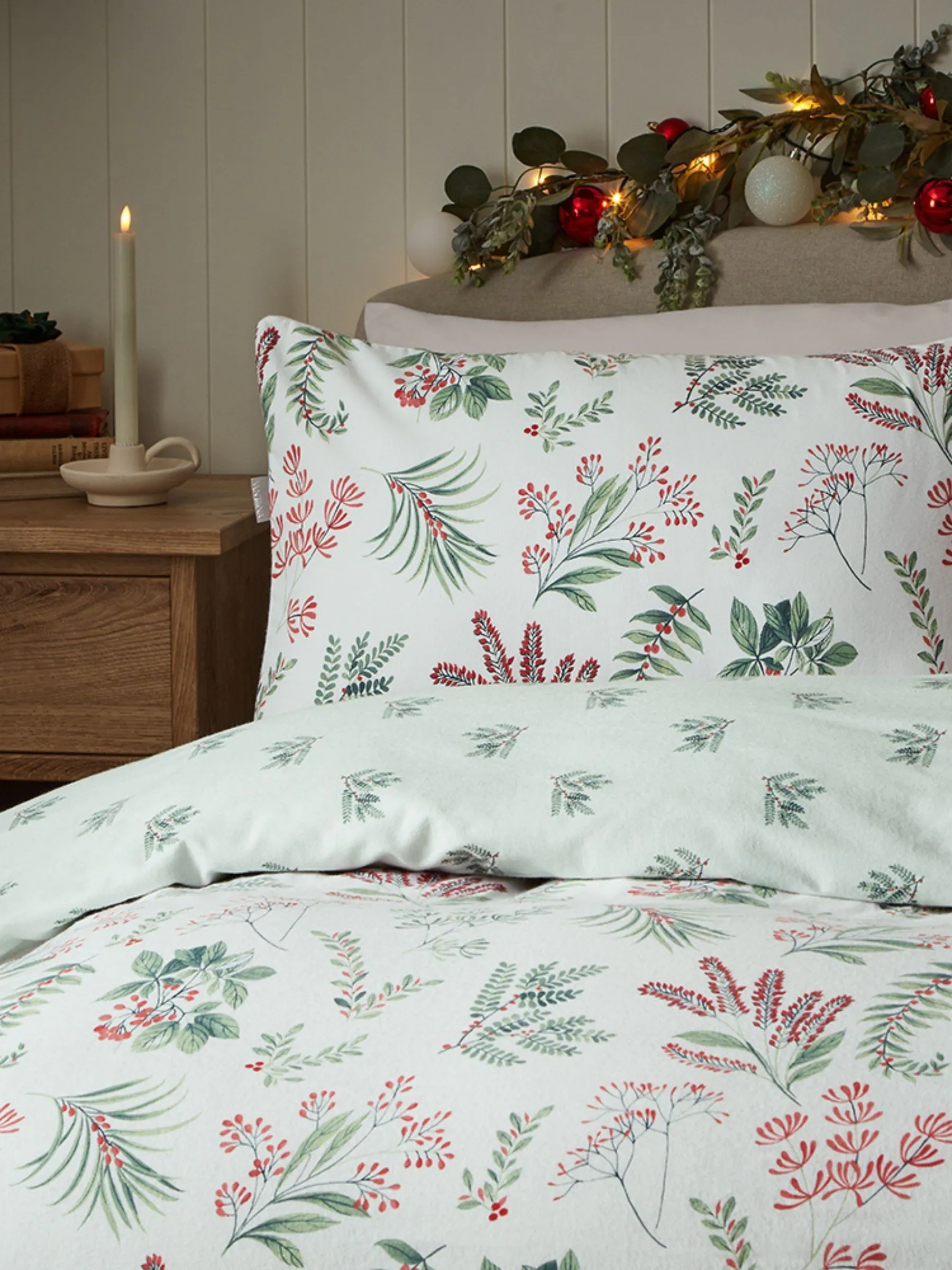 Vantona Christmas Festive Sprig Brushed Cotton Quilt Cover Set