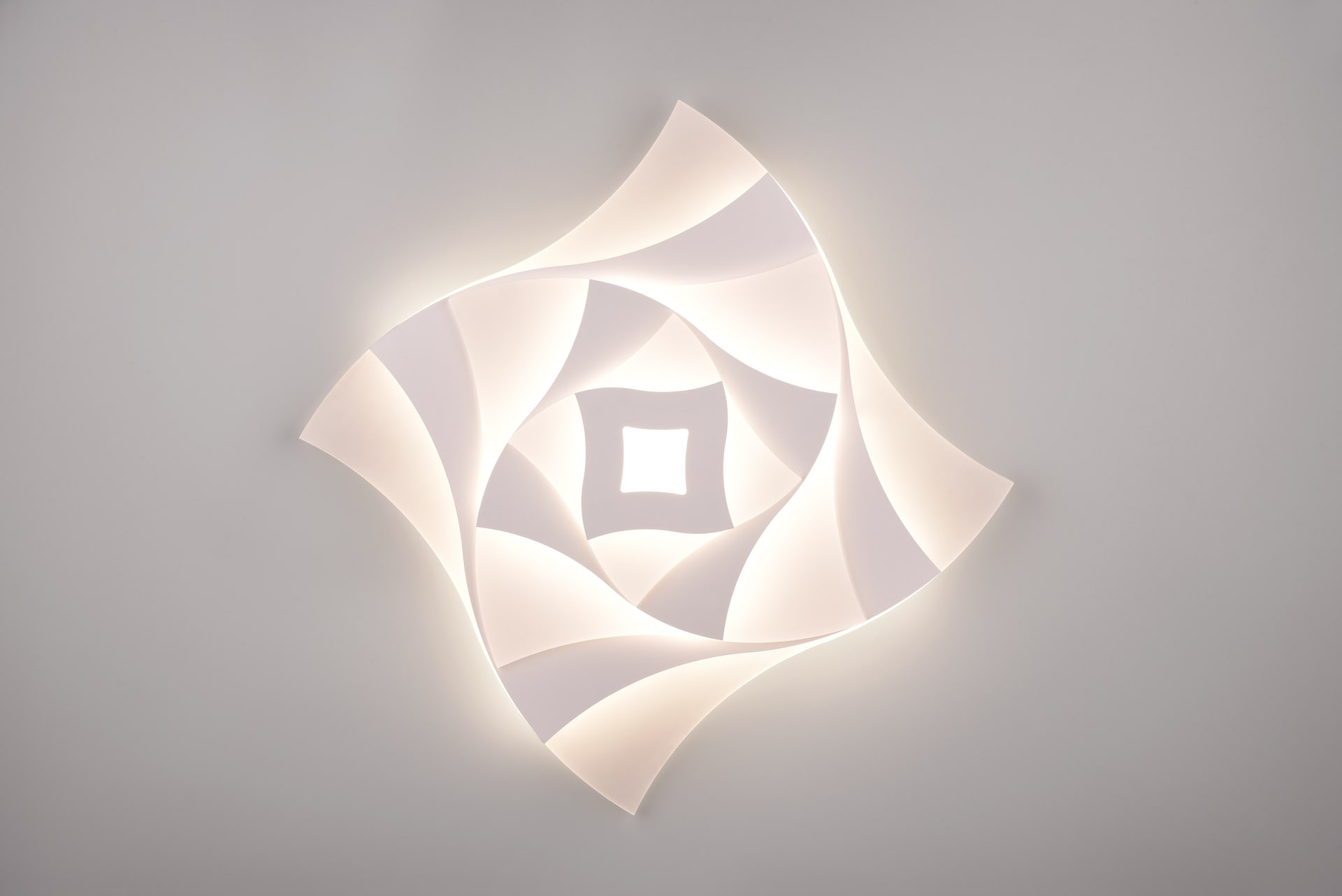 TRIO LED Deckenlampe AKITA 48 x 48 cm weiß