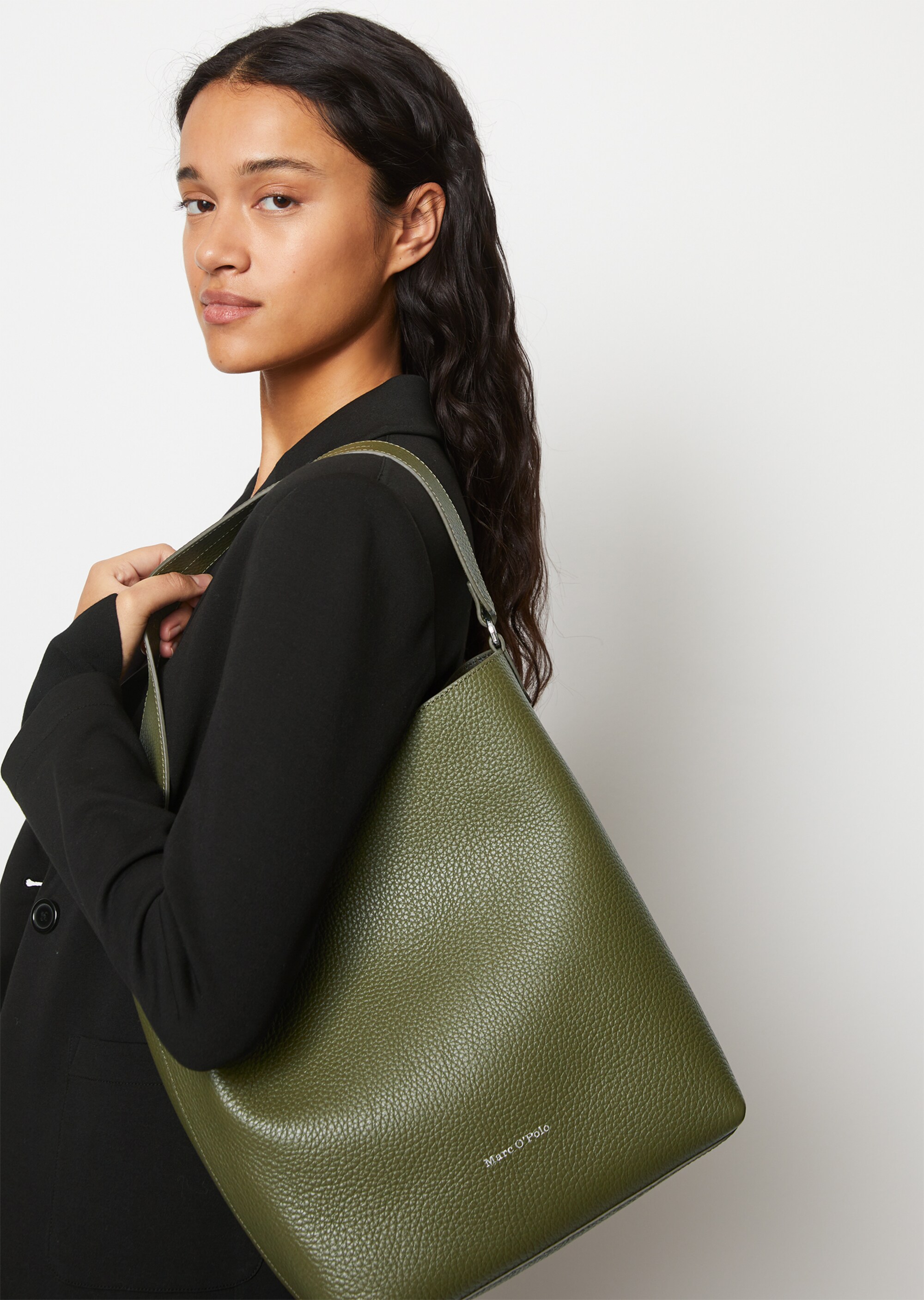 Hobo Bag medium aus genarbtem Rindleder