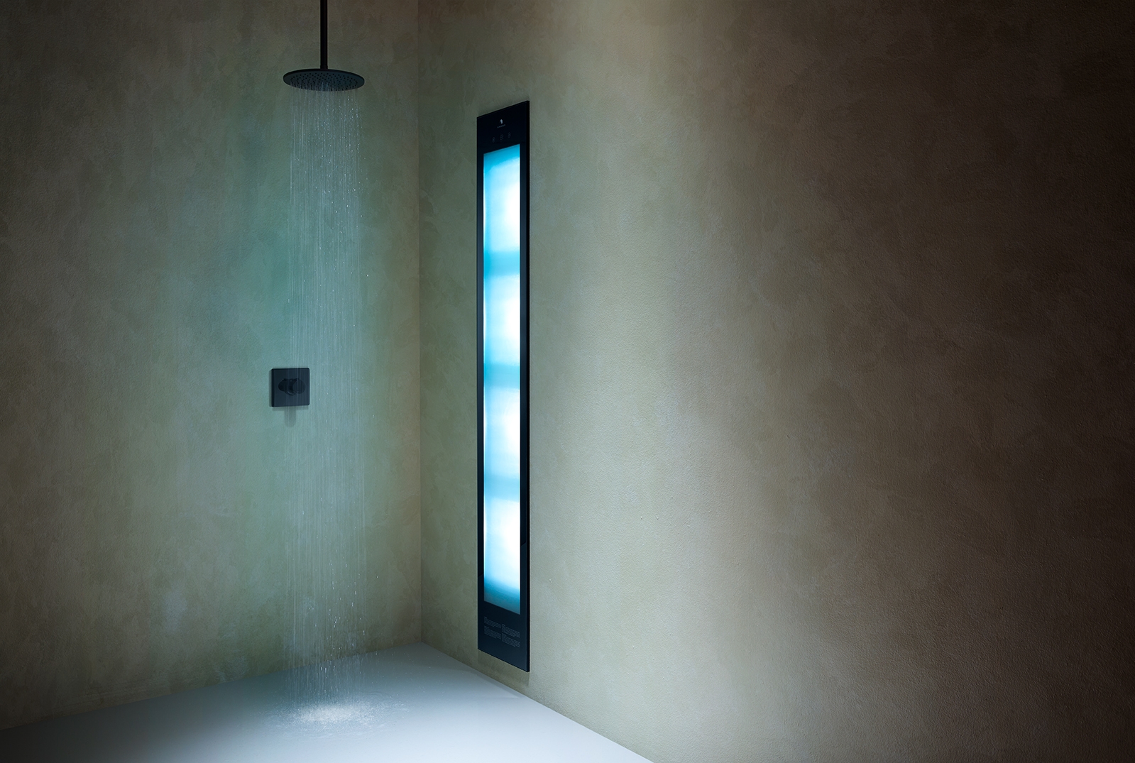 Sunshower Deluxe BLACK inbouw infrarood en UV lamp 187x32x17cm