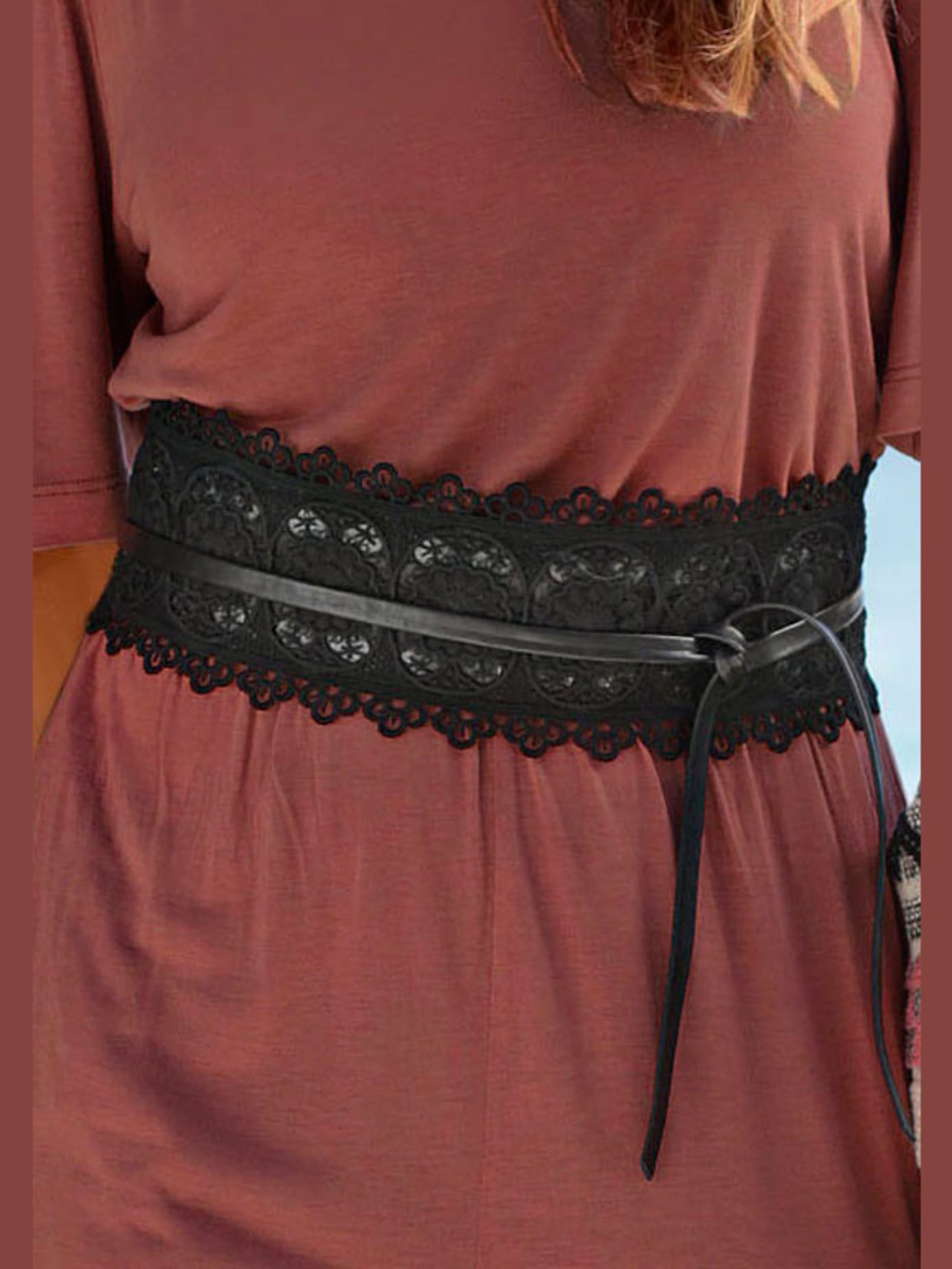 Ceinture avec broderie et dentelle tendance