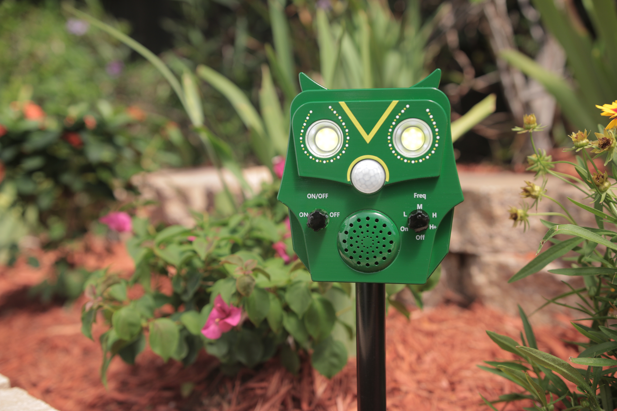 Owl Guard Ultraschall Schädlings Bekämpfer Garten Abwehr Tierschreck mit Blitzlicht IP34 Batteriebetrieben (VHGVACIND0420) - Grün