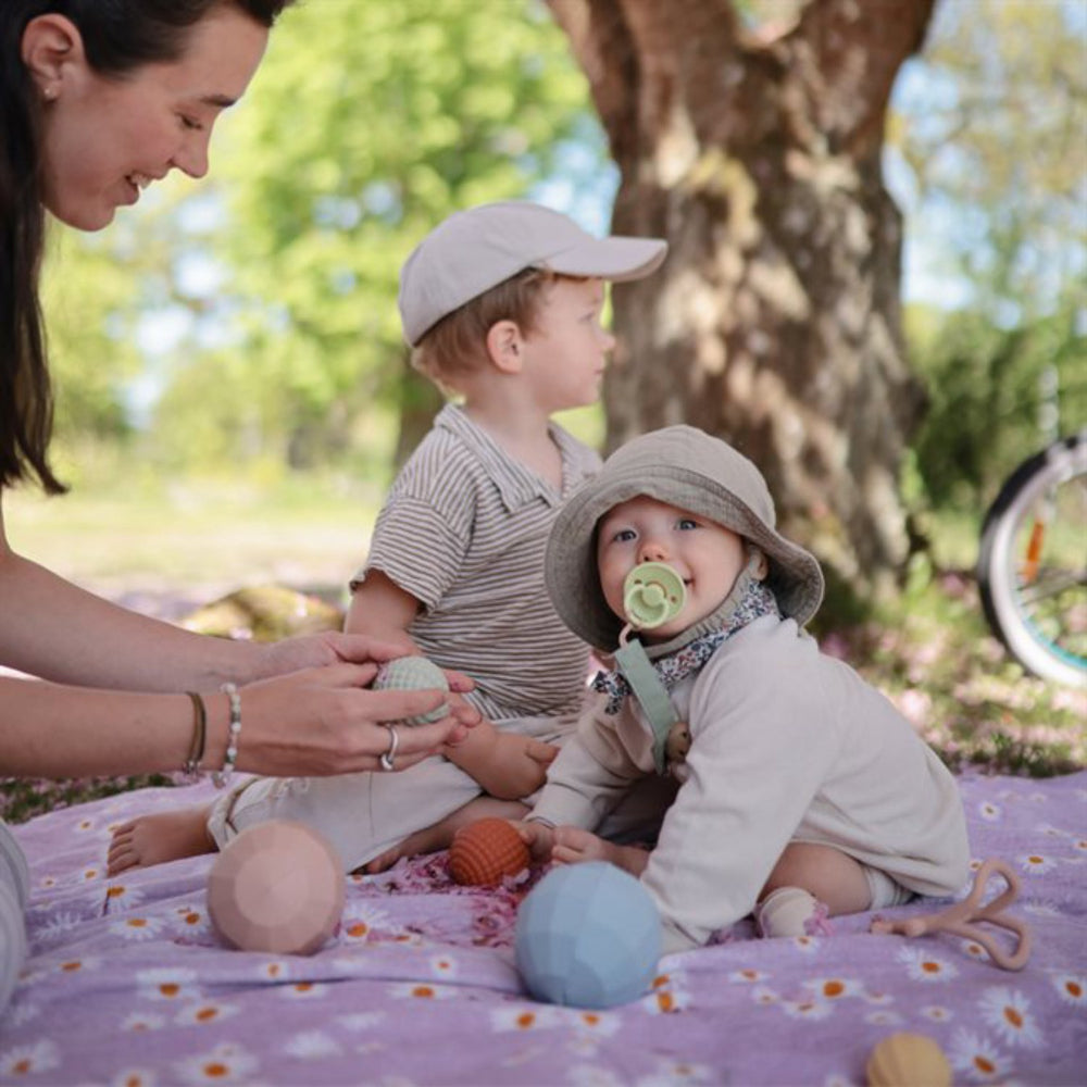 Køb Mushie Blush ​​Nesting Spheres Sanselegetøj