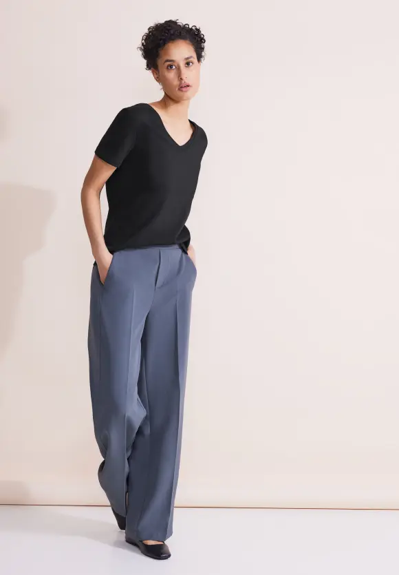 Basic V-Neck Shirt - Black