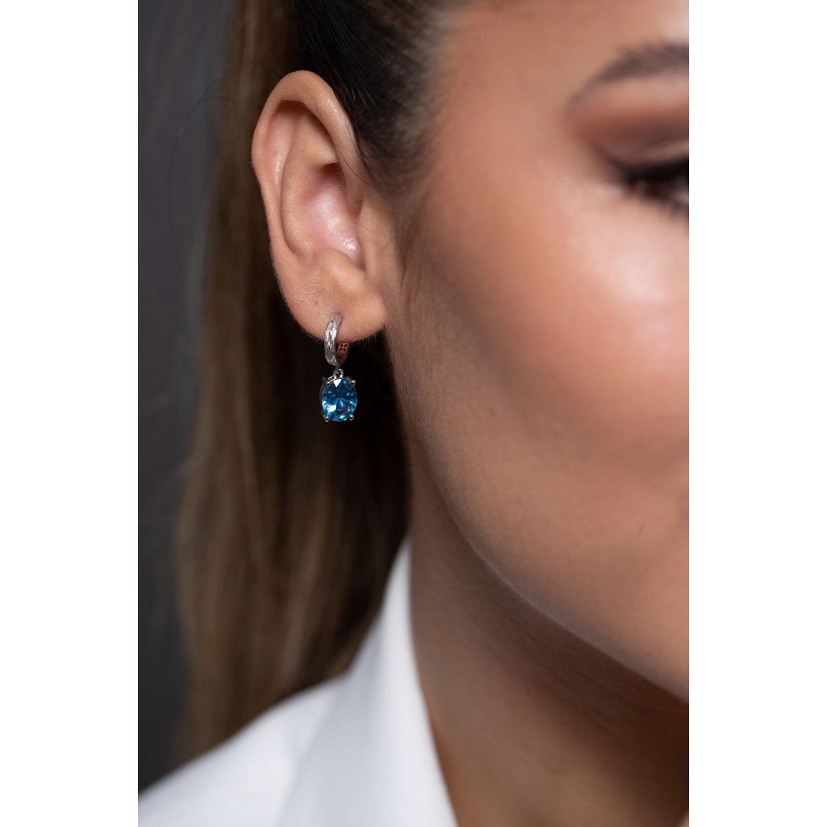 Boucles d'oreilles pendantes ELISABETH en Argent avec pierre synthétique bleu topaze