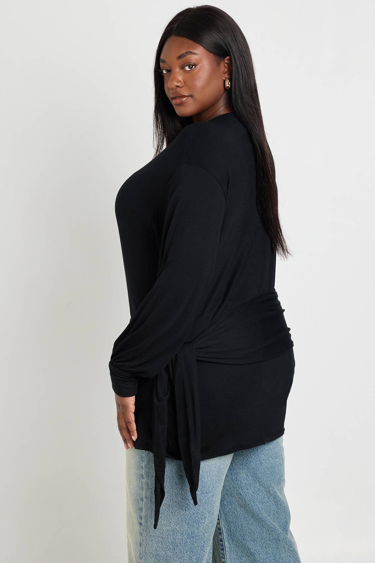 boohoo Haut Grande Taille À Manches Longues Effet Cache-cœur Ample