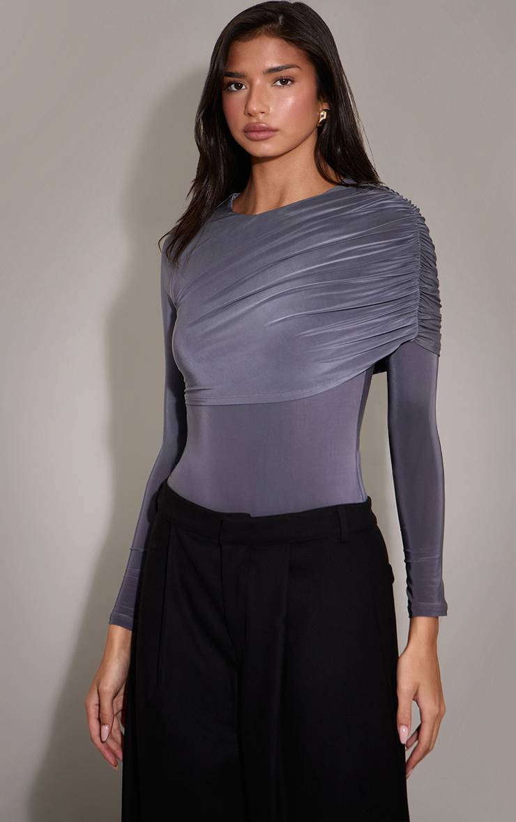 Charbon Body À Manches Longues En Tissu Slinky Double Couche Avec Détail Cape