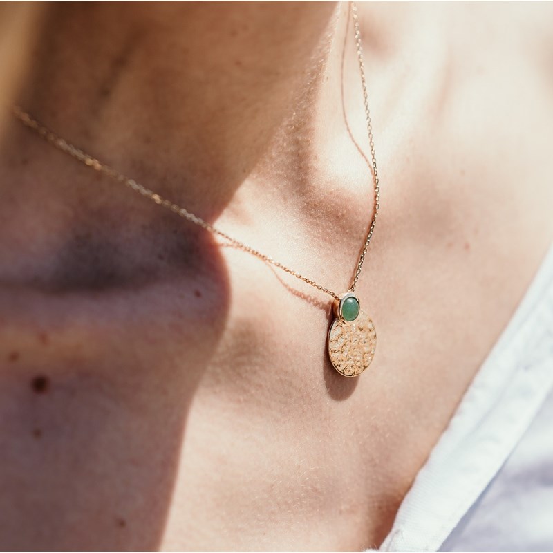 Collier Fin Plaqué Or Tendance Medaillon Martelé Pierre Precieuse Fine Aventurine