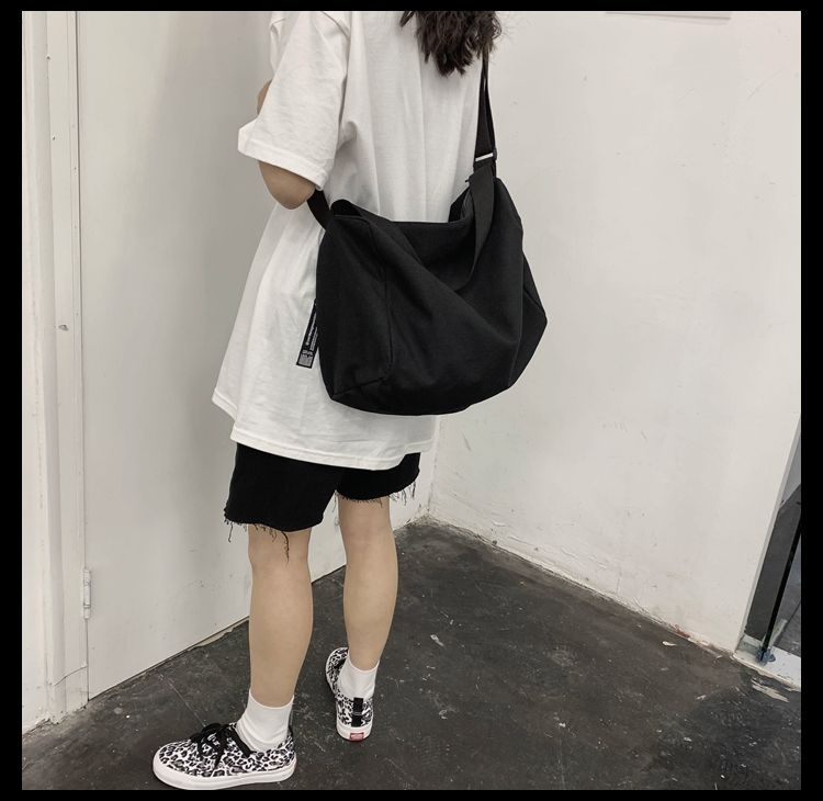 EAVALURE - Effen canvas crossbodytas met rits