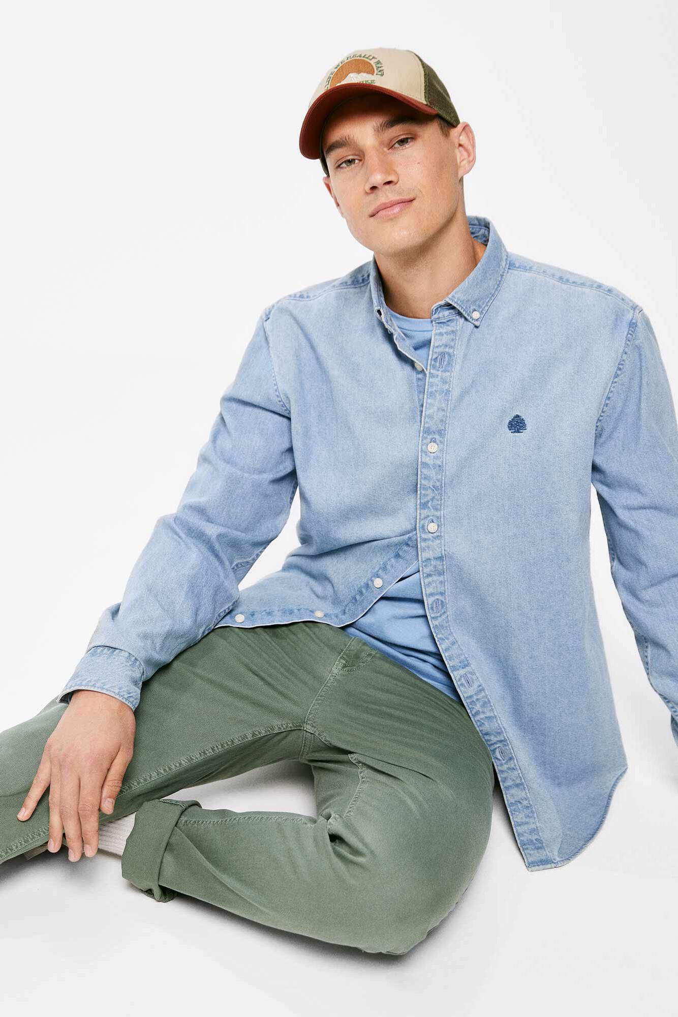 Calça de cinco bolsos com lavagem slim-fit