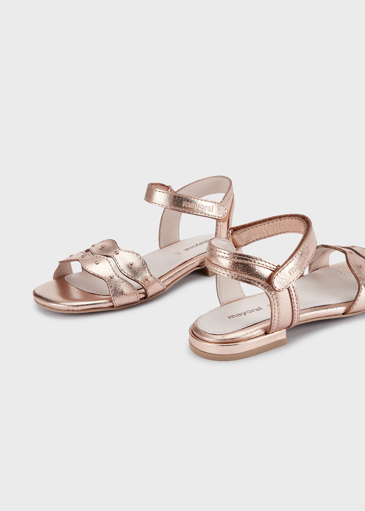Sandália infantil com fecho de velcro