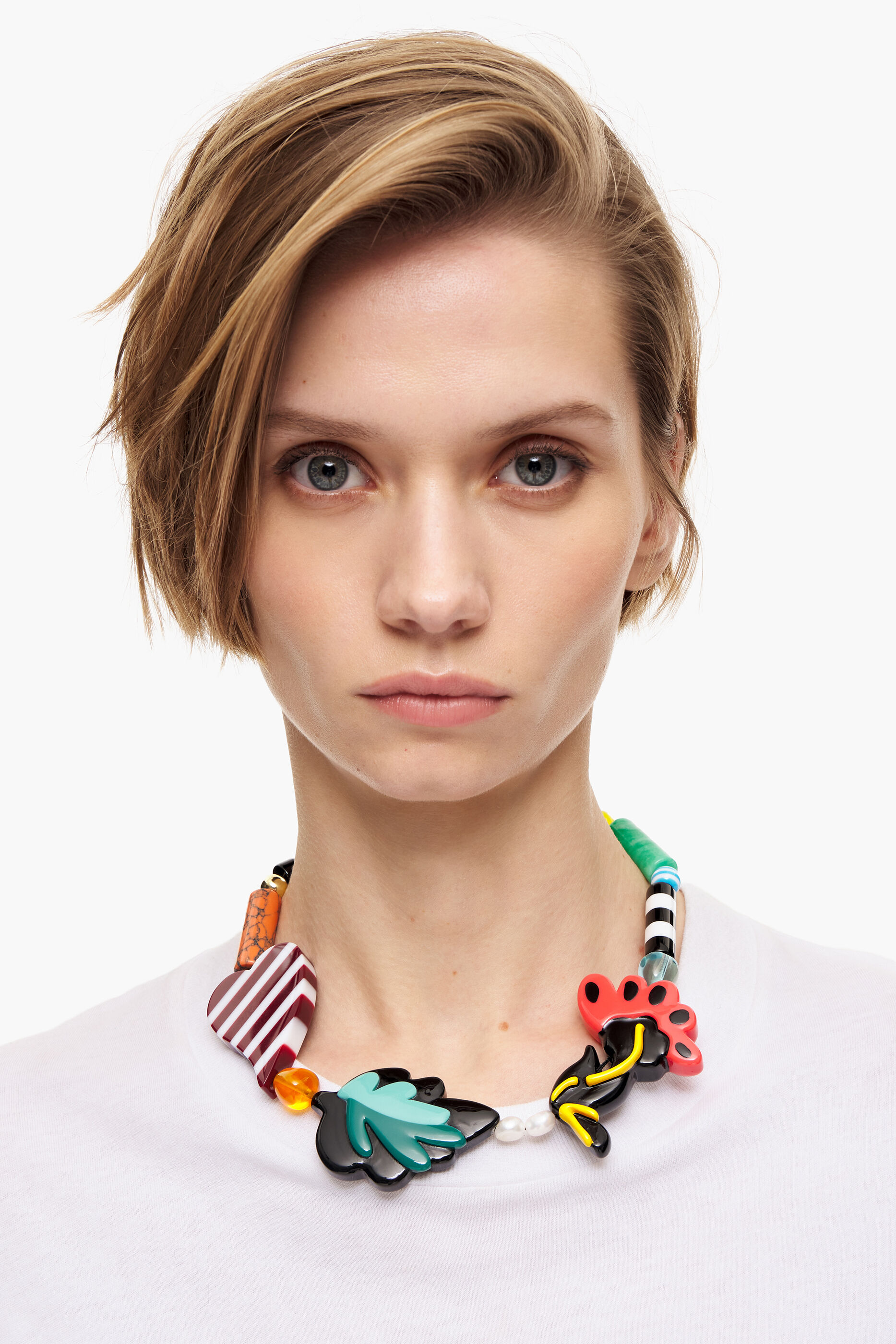 Colar de resina com flores multicoloridas