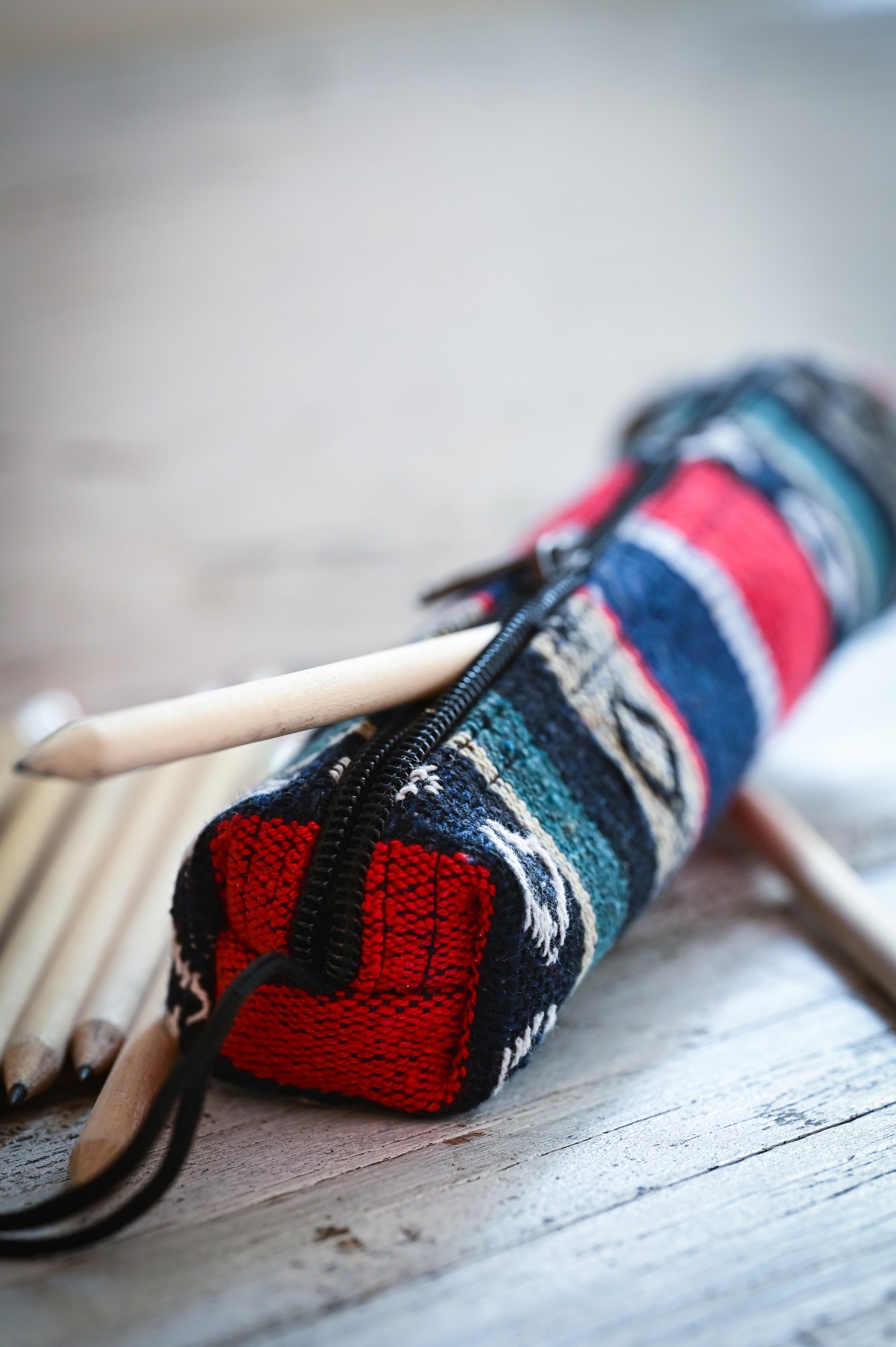 Stifteetui 'Dogrip', echte Handarbeit aus Nepal, multicolor, B 22 cm, H 5 cm günstig bestellen