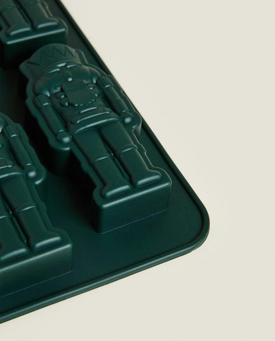 FORMA DE SILICONE PARA ASSAR QUEBRA-NOZES DE NATAL