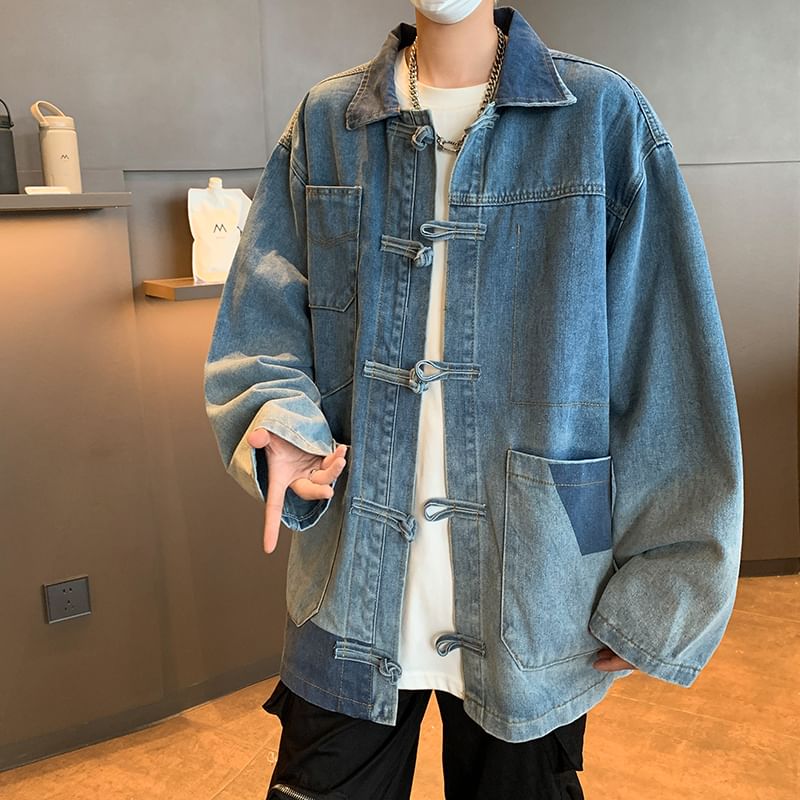 Plummie - Gewassen denim jack met kraag en kikkersluiting
