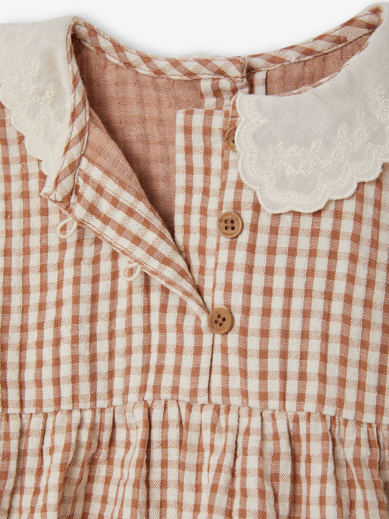 Vestido xadrez vichy com gola bordada para bebê, estampa xadrez marrom.
