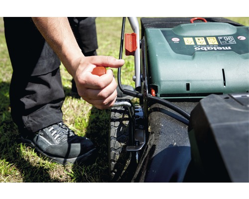 METABO RM 36-18 LTX BL 46 2x18V accu grasmaaier, inclusief 2 x 5,2 Ah accu's en snellader