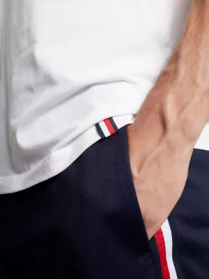 Camiseta com estampa esportiva