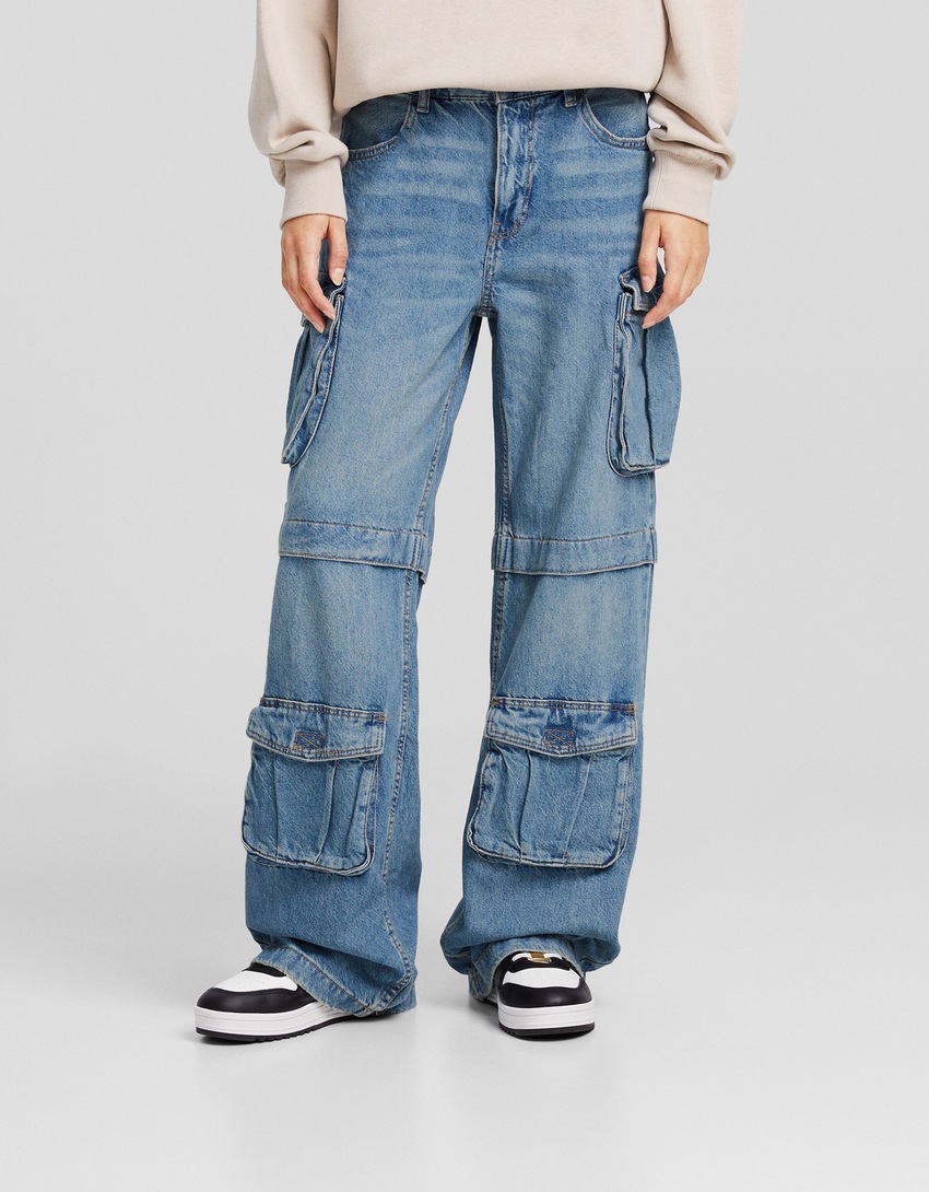 Calça cargo com vários bolsos