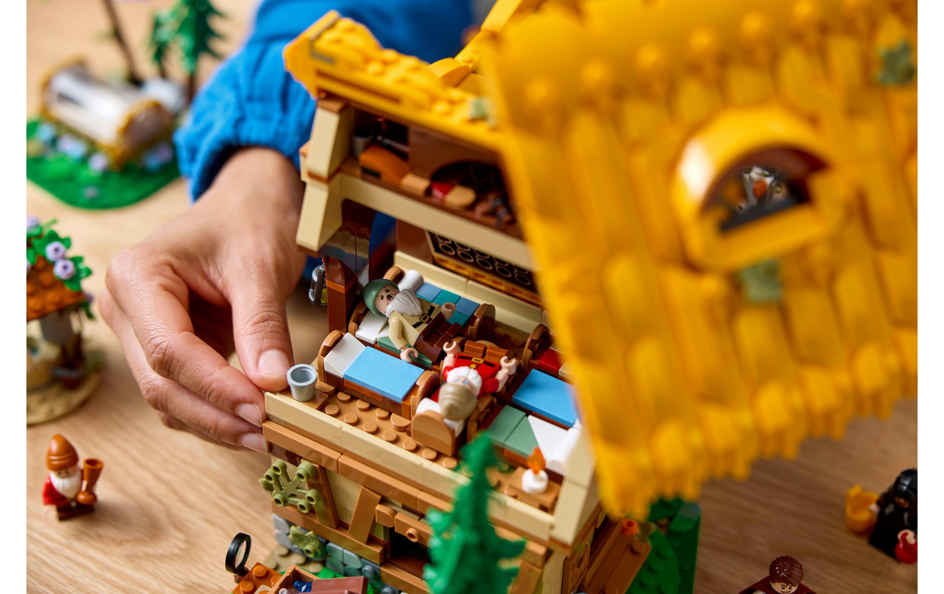 Disney Die Hütte von Schneewittchen 43242<br>Detailreiches Modell zum Sammeln und Ausstellen