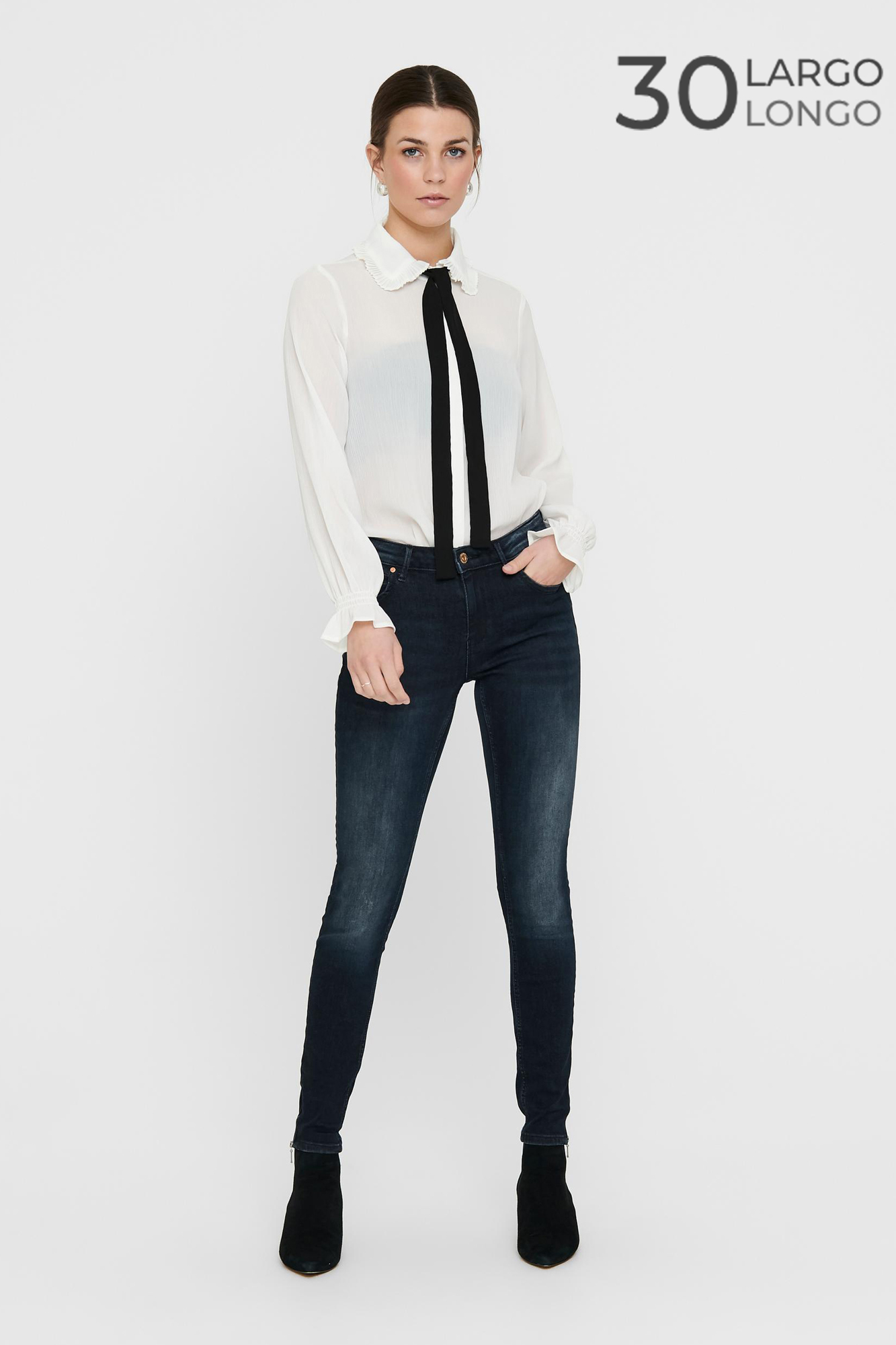 Calça jeans skinny de cintura média