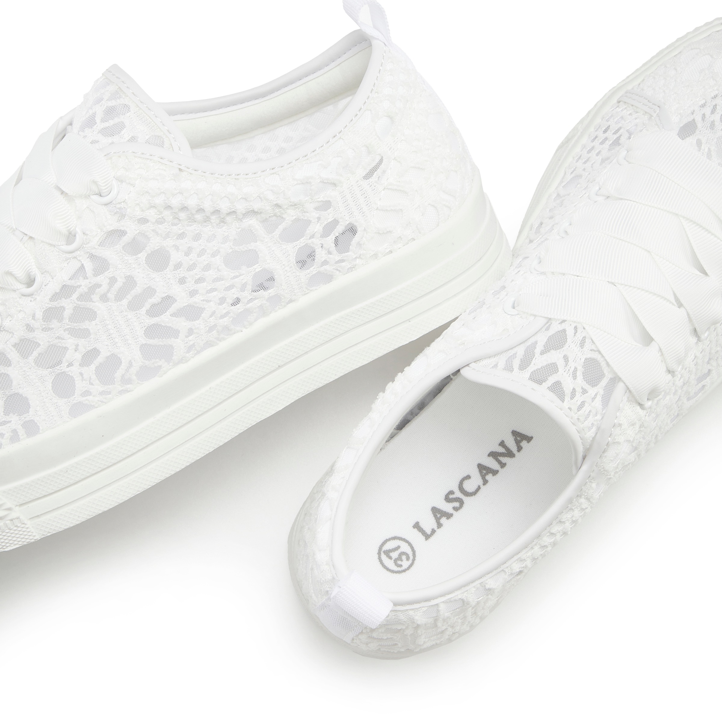 LASCANA Sneaker  mit leichter Plateausohle und Spitze, Schnürhalbschuhe, Freizeitschuhe
