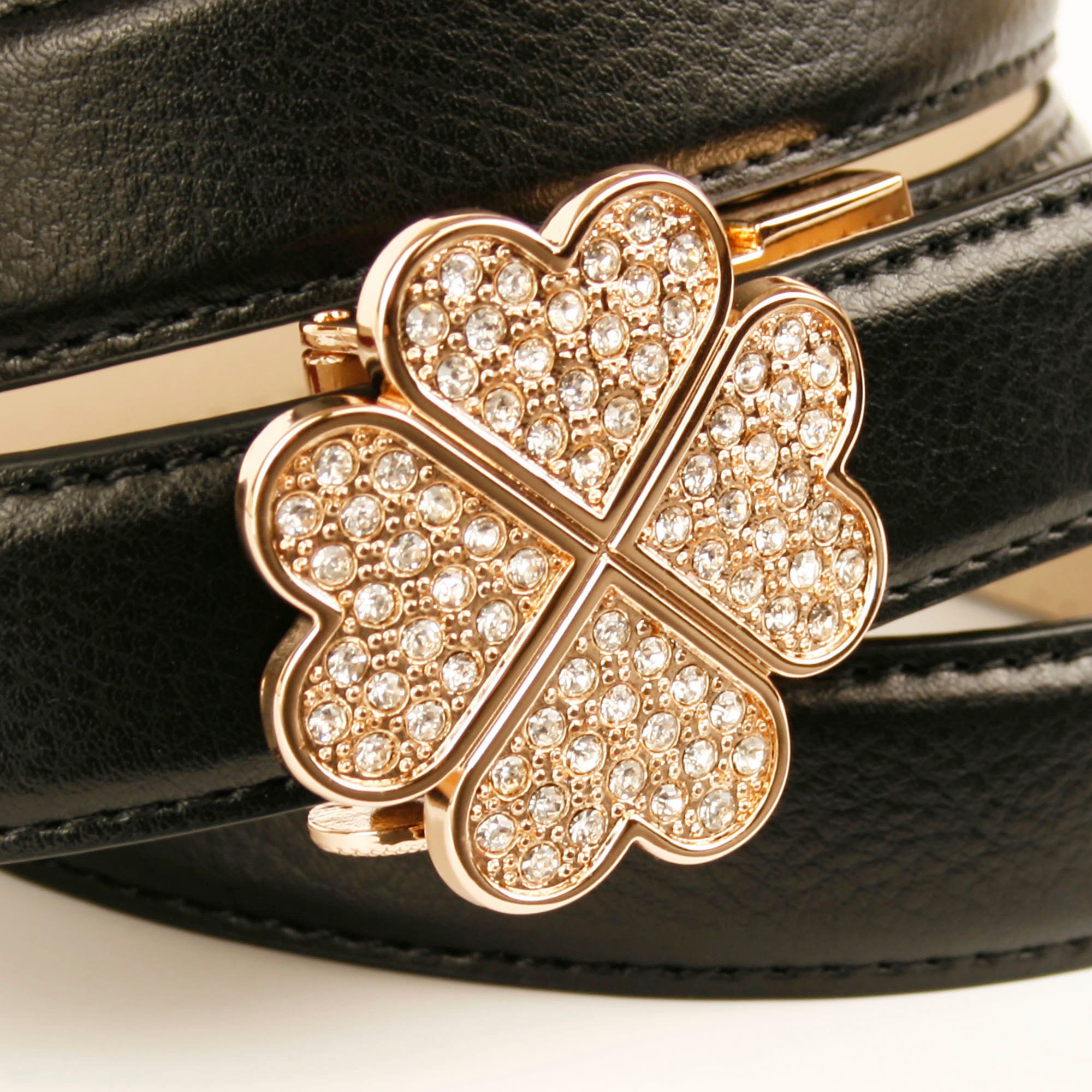 Anthoni Crown Ledergürtel mit Kleeblatt-Schliesse und Glitzersteinen