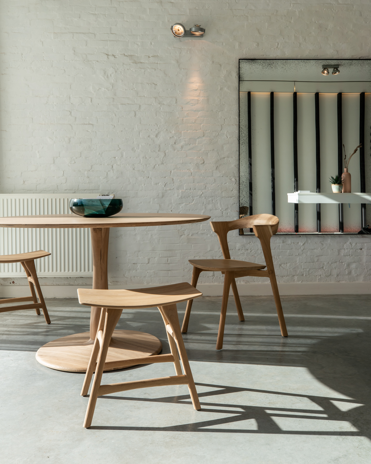 Eettafel Torsion zwart eiken Ø90 cm
