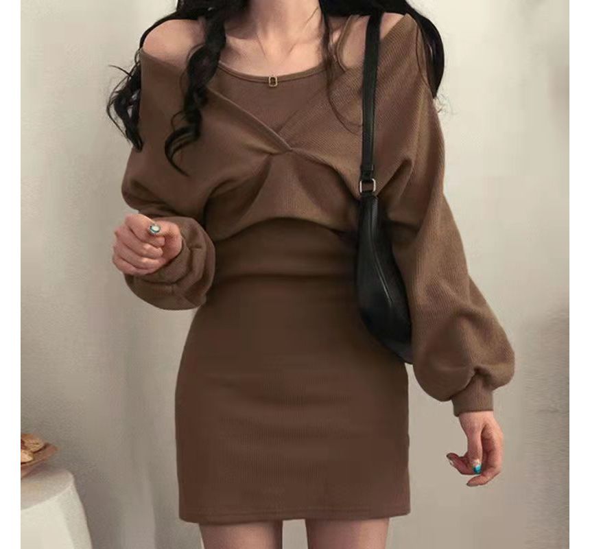 Shalala - Set: Mini-jurk met spaghettibandjes + cropped top met lange mouwen en V-hals