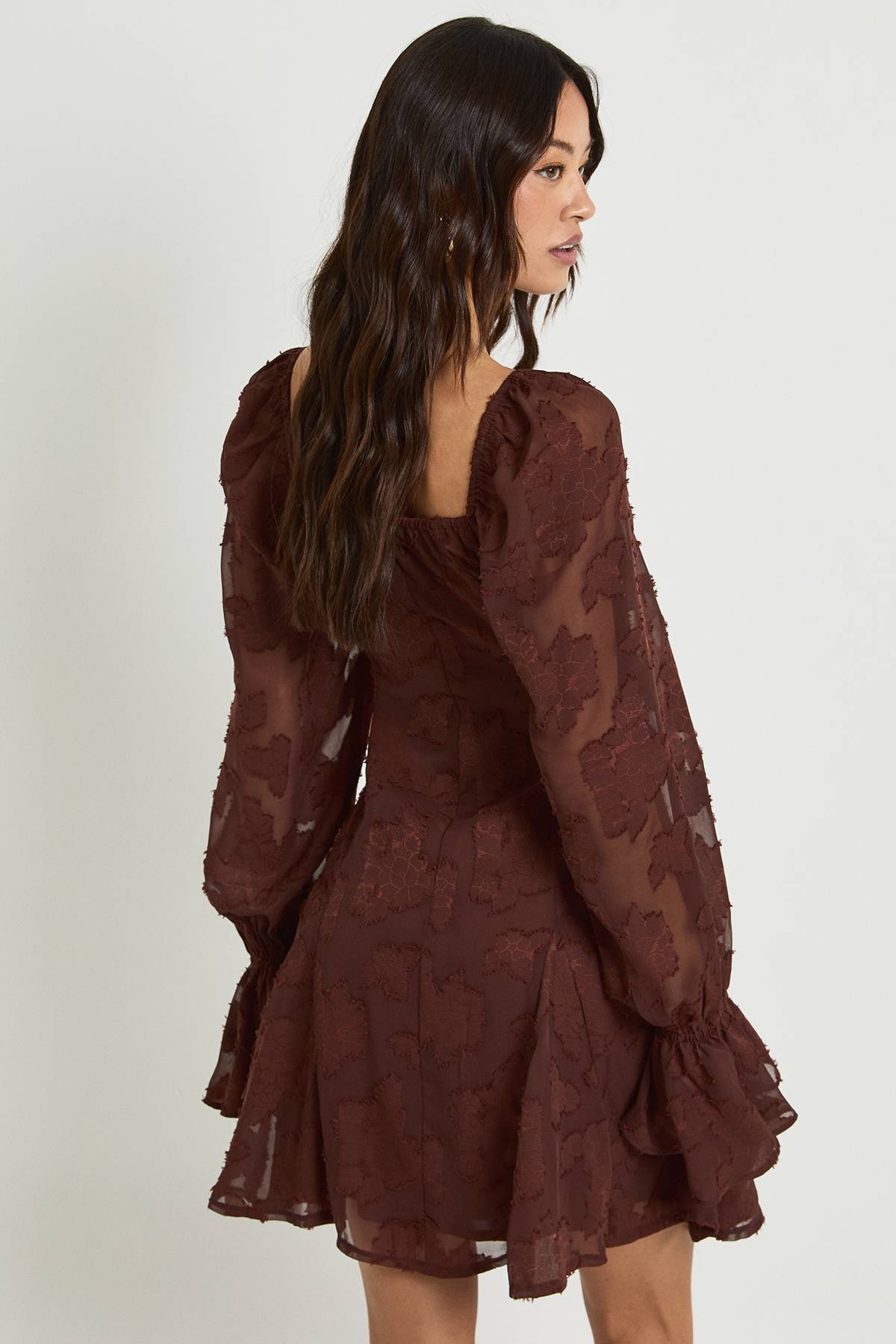 boohoo Robe Mini Grande Taille À Ourlet Godets Et Motif Floral Dévoré