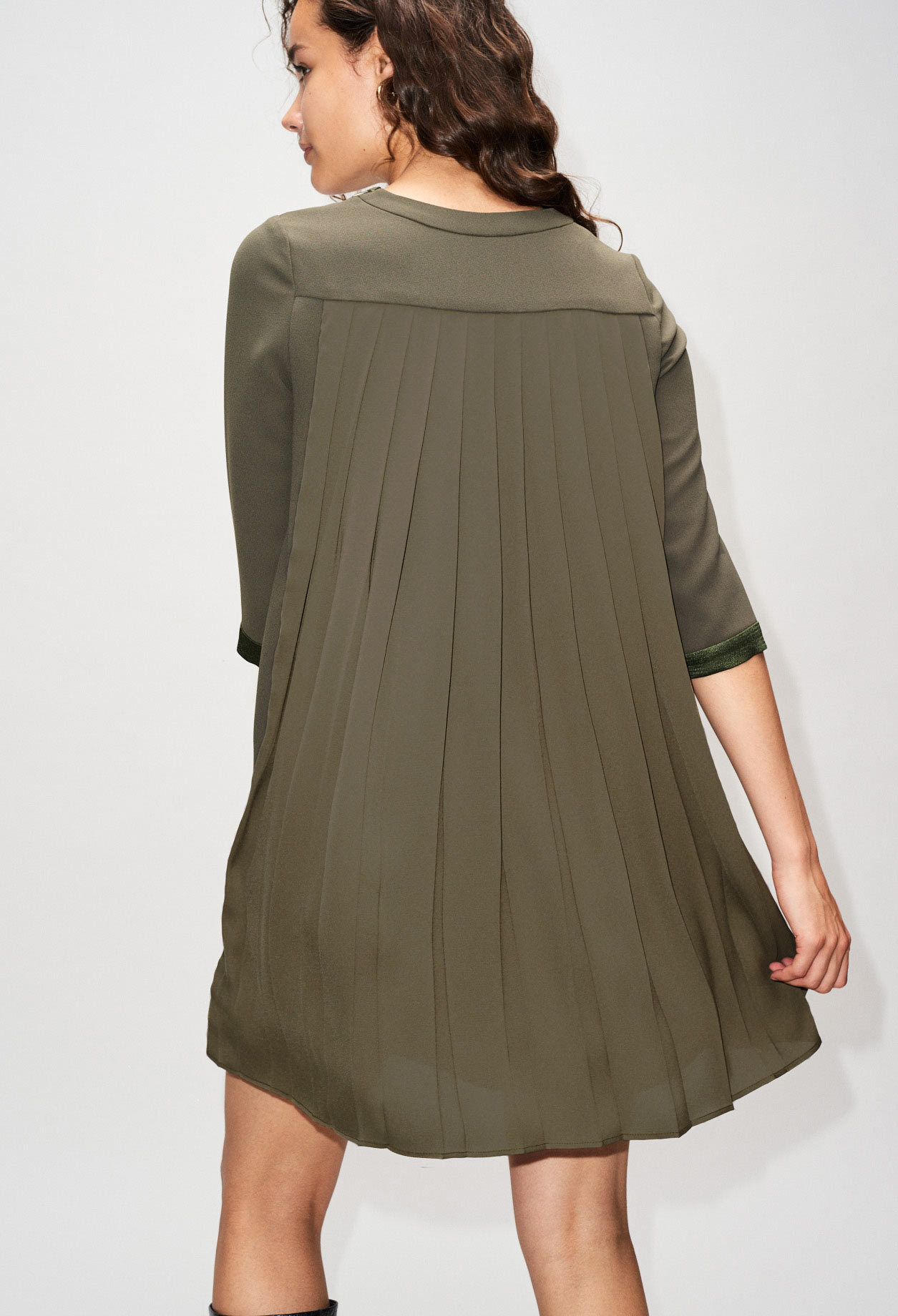 Robe avec dos plisse