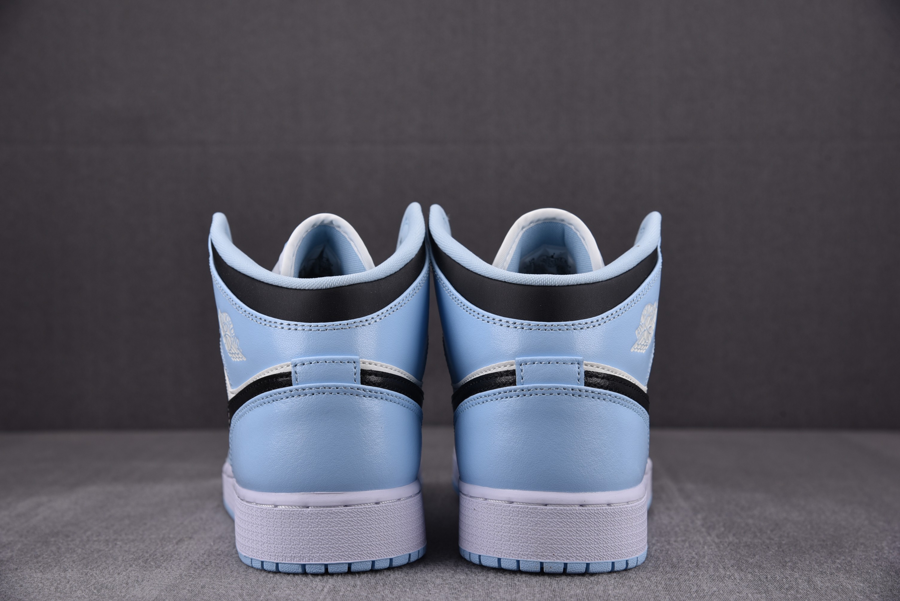 Jordan 1 Mid Ice Blue