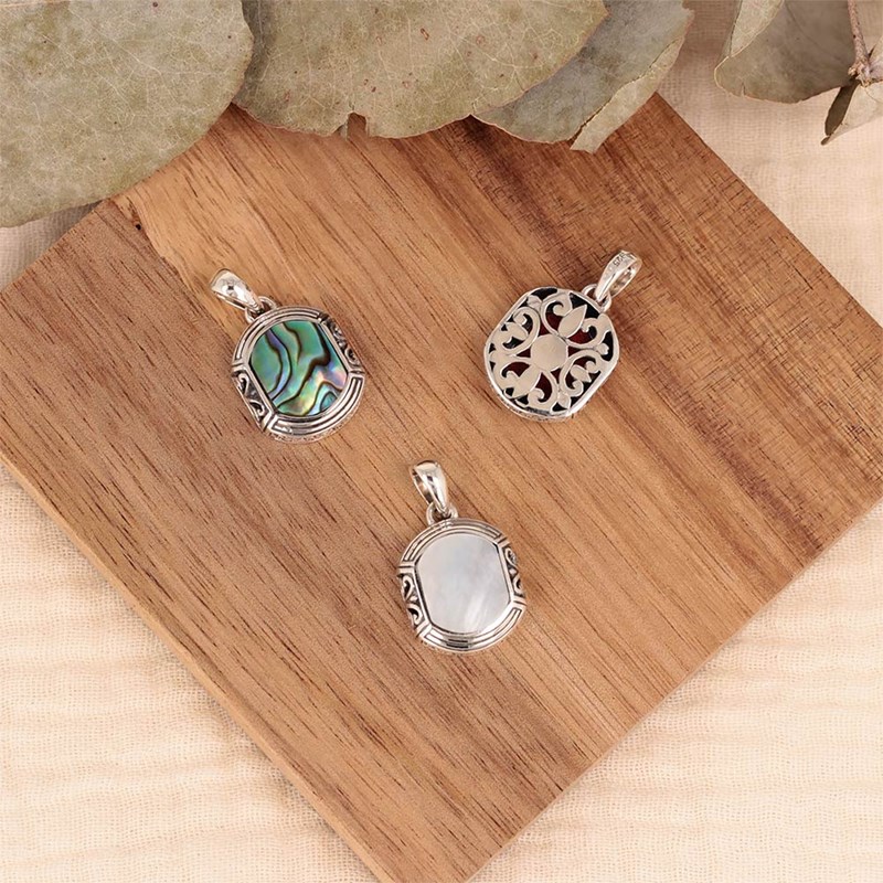 Pendentif ADEN ethnique nacre blanche sertie argent 925