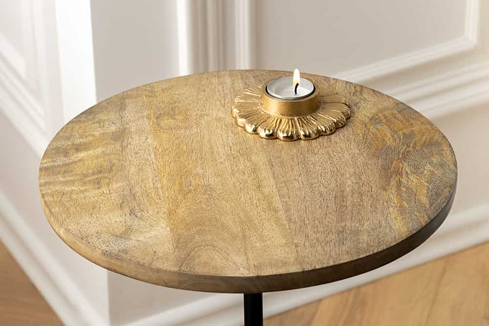 Runder Beistelltisch TRAYFUL 55cm natur Mangoholz Massivholz Marmorfuß Metall schwarz