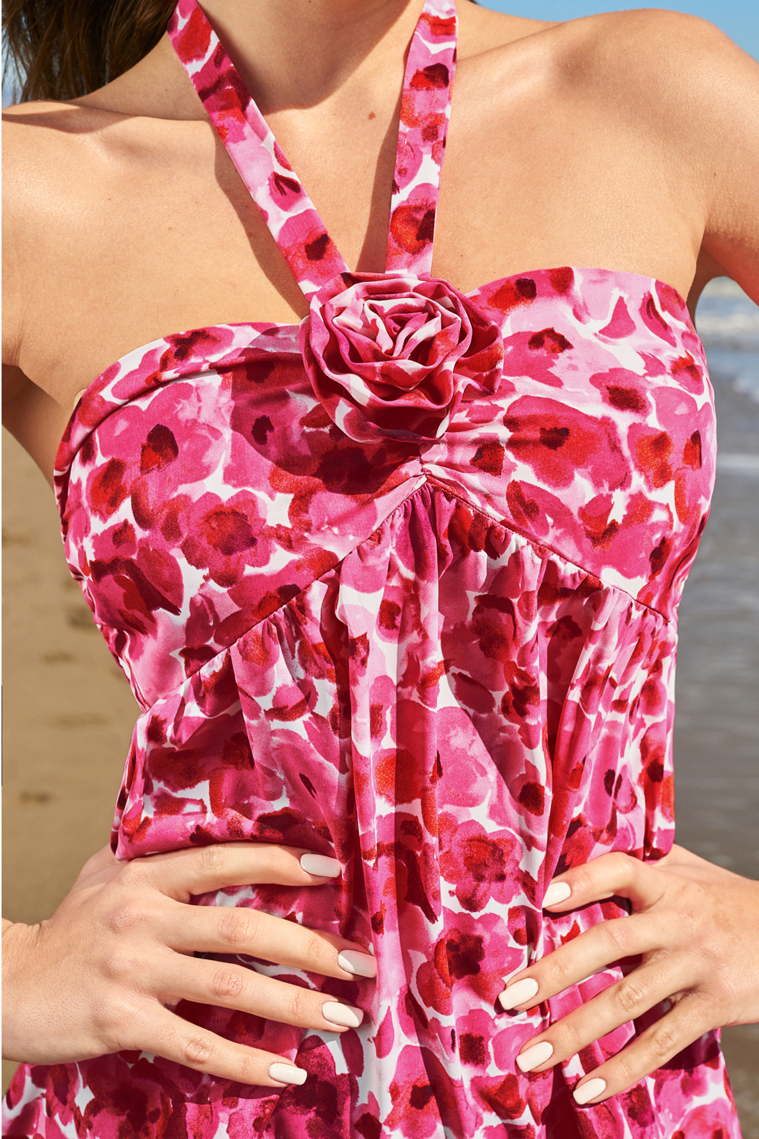 Robe maxi avec col licou à fleurs rouges