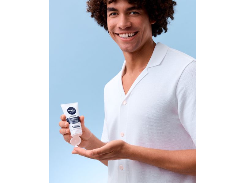NIVEA MEN Gesichtscrème Sensitive 75 ml Gesichtspflege beruhigt und versorgt die Haut intensiv mit Feuchtigkeit