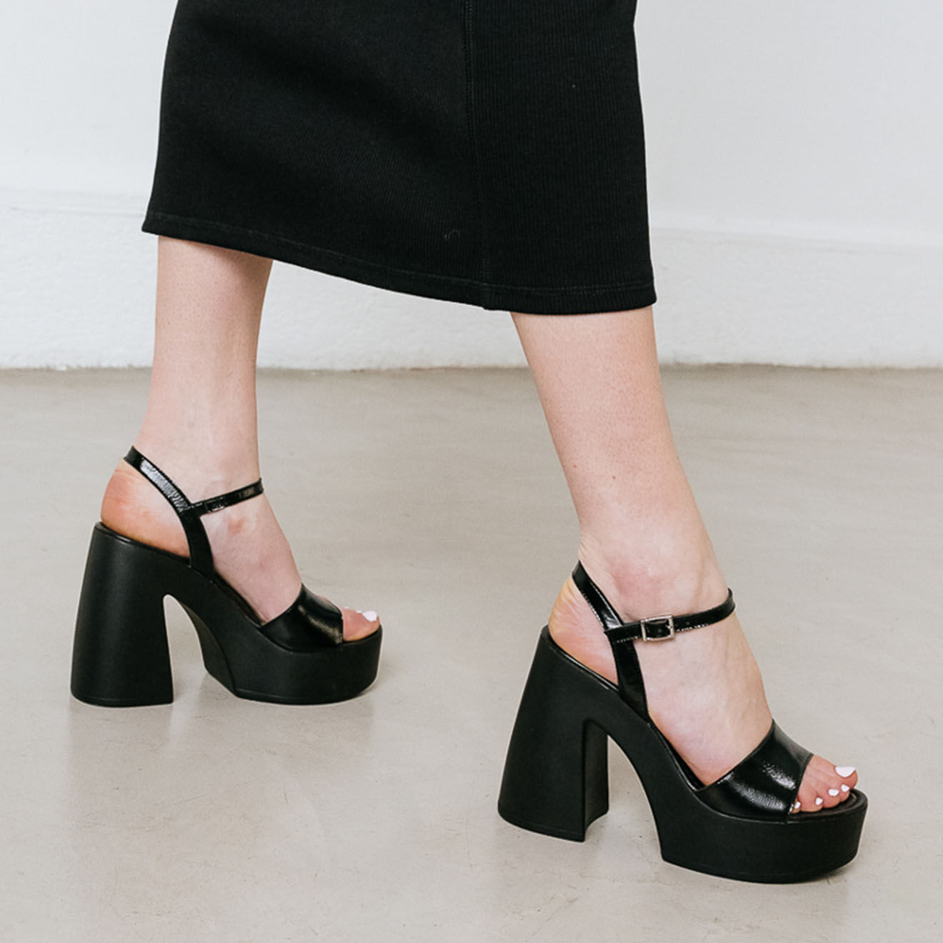 Jonak Sandales en Cuir verni Philippine noires - Talon 12.5 cm