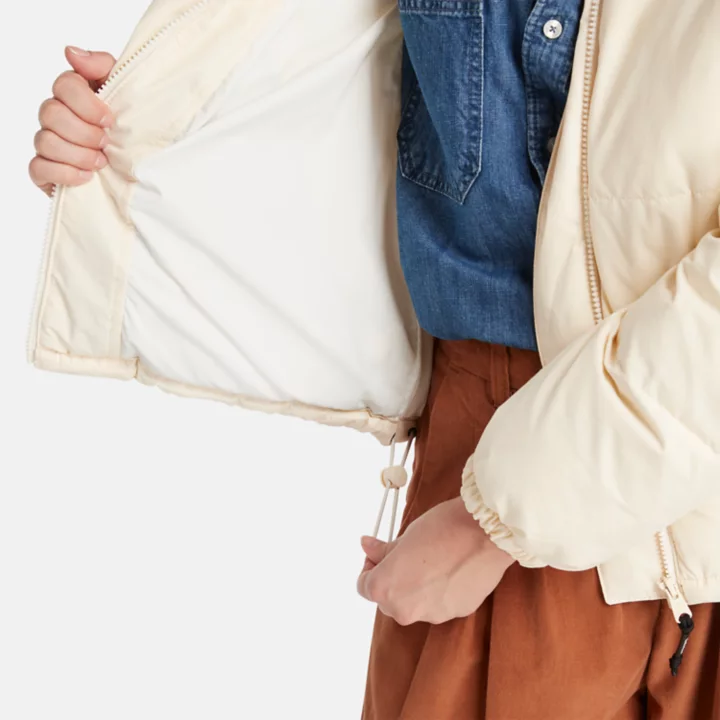Jaqueta puffer Mountain Welsh feminina na cor bege.